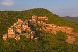 Delhi to Neemrana Fort Same Day Tour
